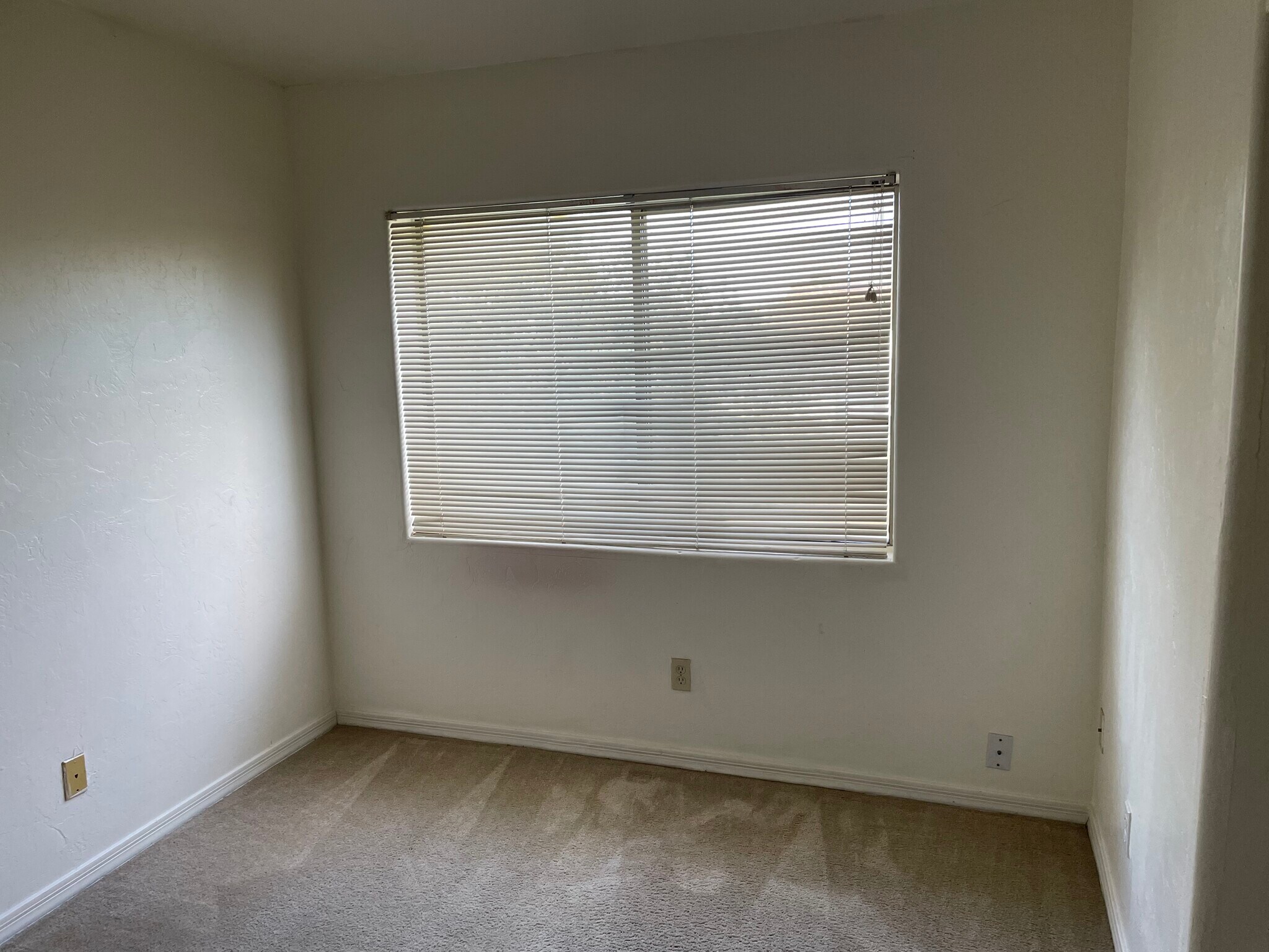 One bedroom - 2536 N Corinthian Garden Dr