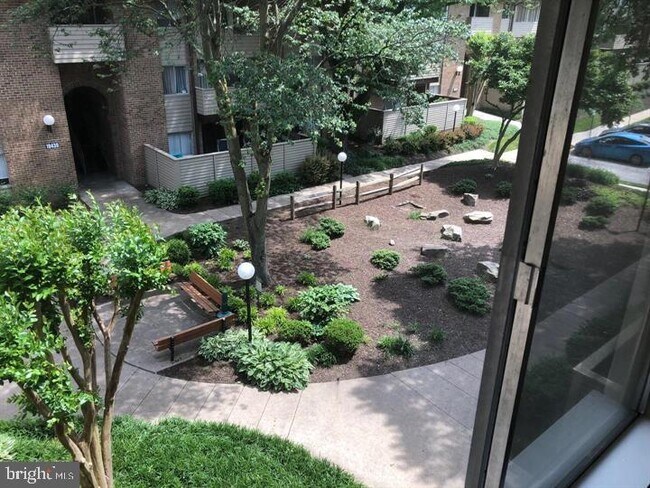 Building Photo - 19443 Brassie Pl