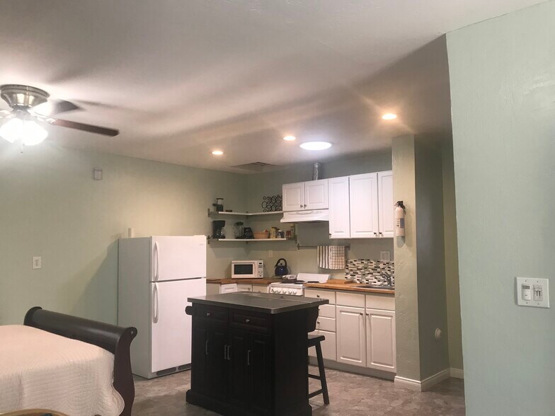 Building Photo - 632 Maria Ave