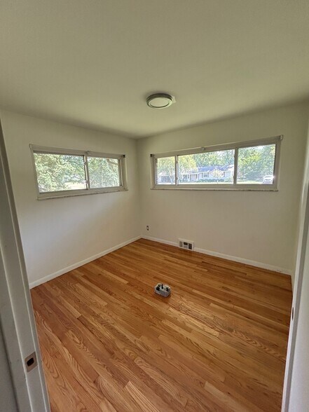 Building Photo - 2558 Avonhurst Dr