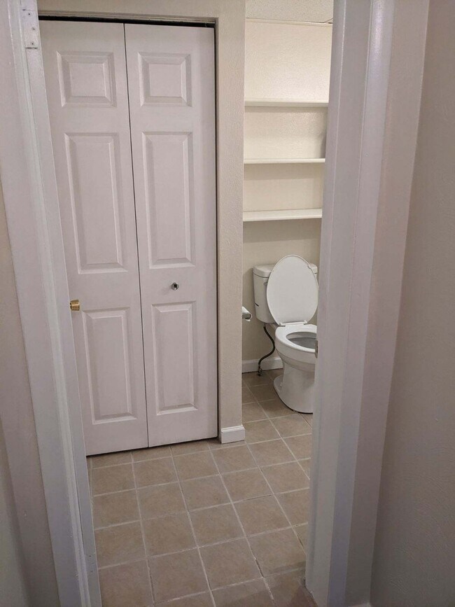 Building Photo - 337 E 10th Ave