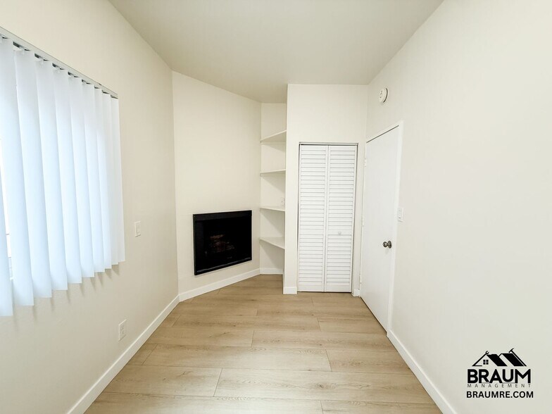 Building Photo - 11459 Collins St