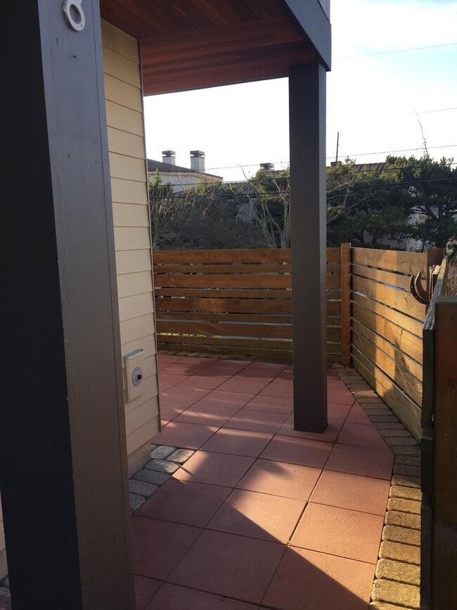 Building Photo - 2Bd/1Ba Seattle Home