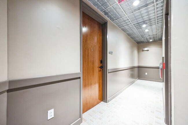 Building Photo - 105 S 12th St