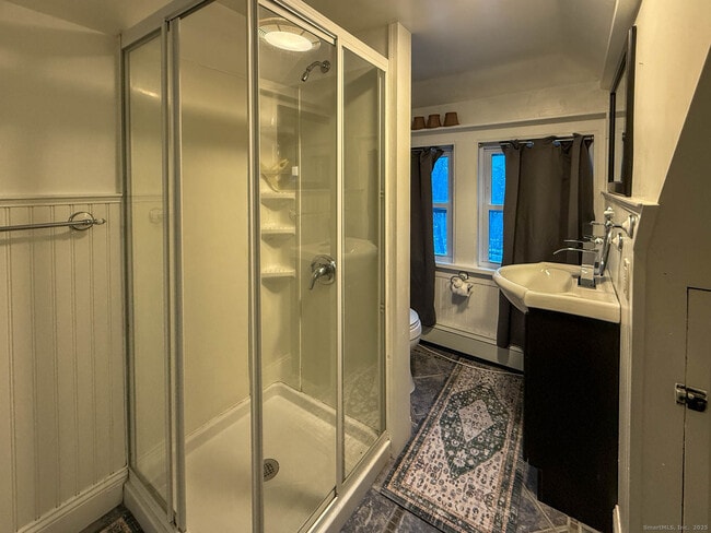 Building Photo - 2 Maple Ln