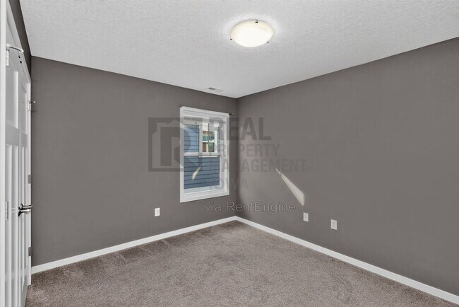 Building Photo - 1651 SW Arlan Dr