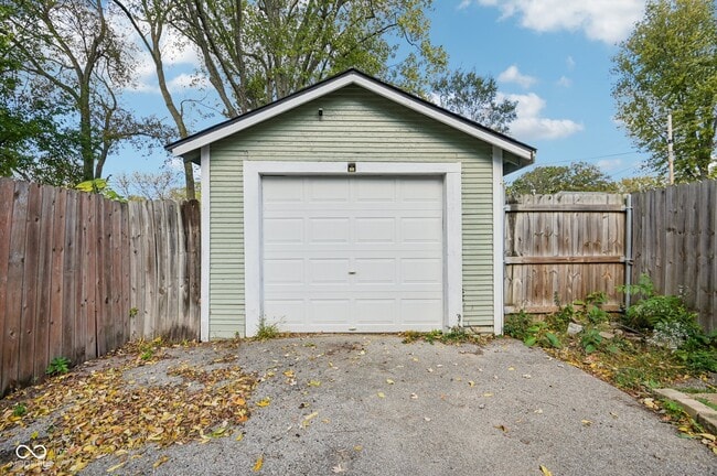 Building Photo - 1920 E 67th St