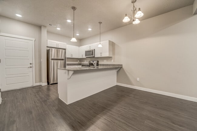 Building Photo - 614 E 230 N