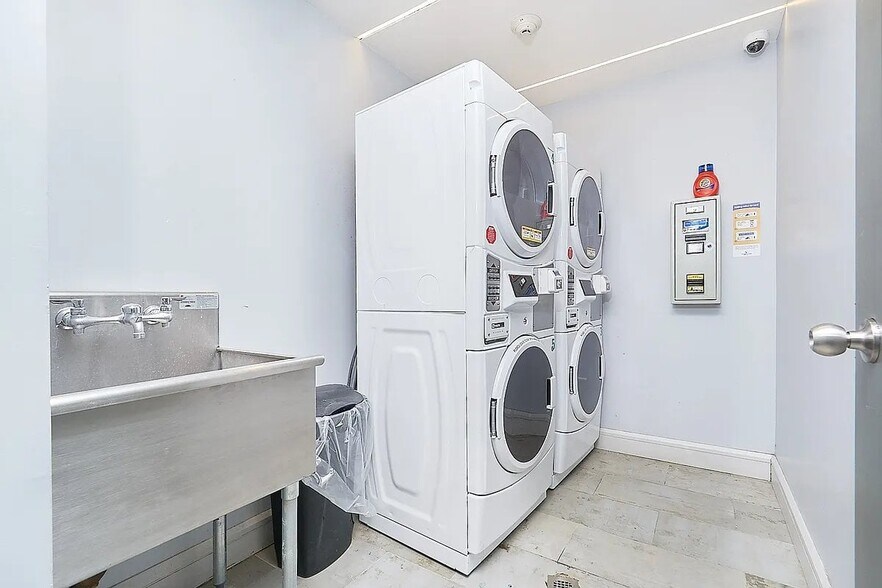 Building Photo - 56 Frost St