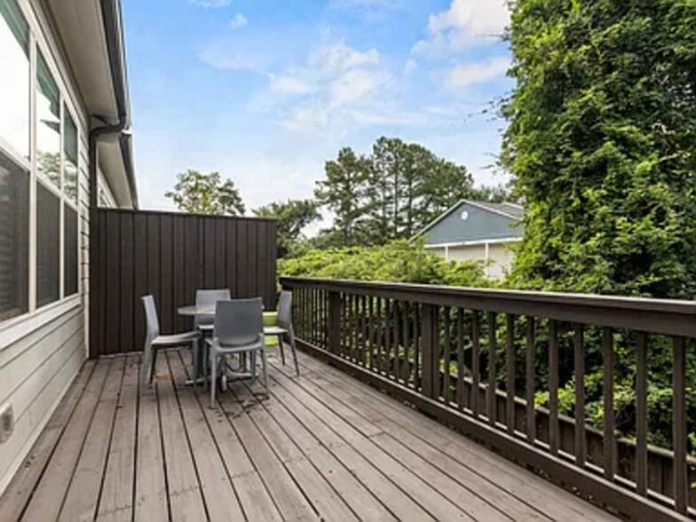 Building Photo - 3487 Fenton Dr