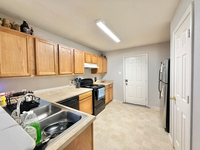 Building Photo - Lease Takeover Opportunity Available!