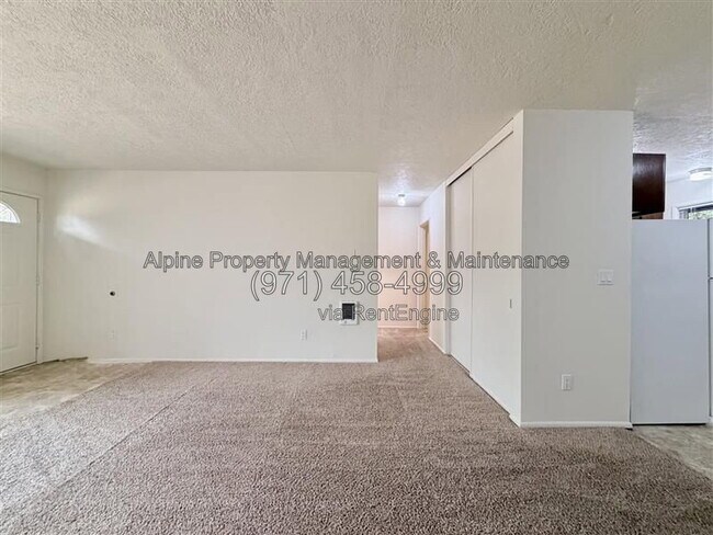 Building Photo - 925 NW Joy Ave