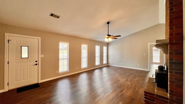 Building Photo - 490 Scott Ln