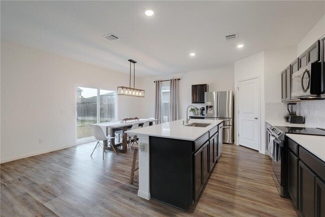 Building Photo - 910 Bunton Reserve Blvd