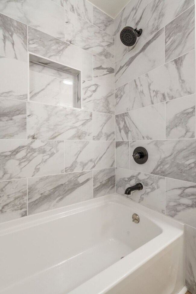 Building Photo - 3 Bed | 2 Bath near Downtown Tulsa!