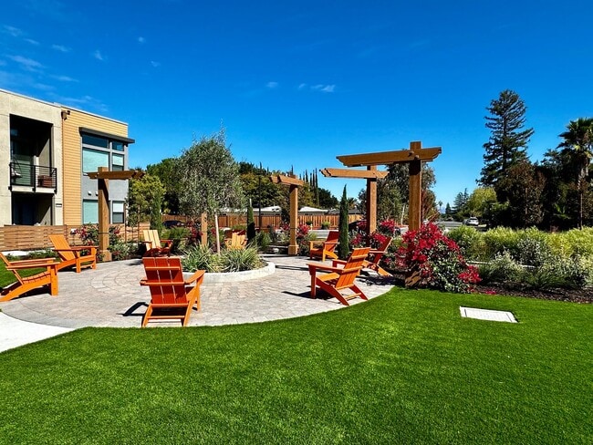 Building Photo - New Luxury Townhouse in Saratoga