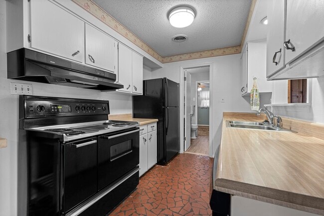 Building Photo - 319 Homeville Rd