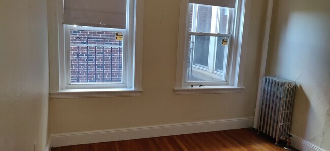 Building Photo - No brokers Fee, No Security Deposit, Eleva...