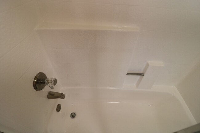 Building Photo - 1/Bed. Condo in Woodland Hills, Warner Center !!