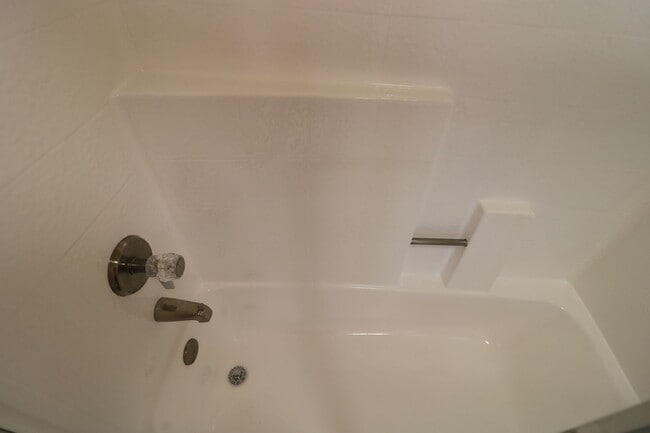 Building Photo - 1/Bedroom Condominium in Woodland Hills!