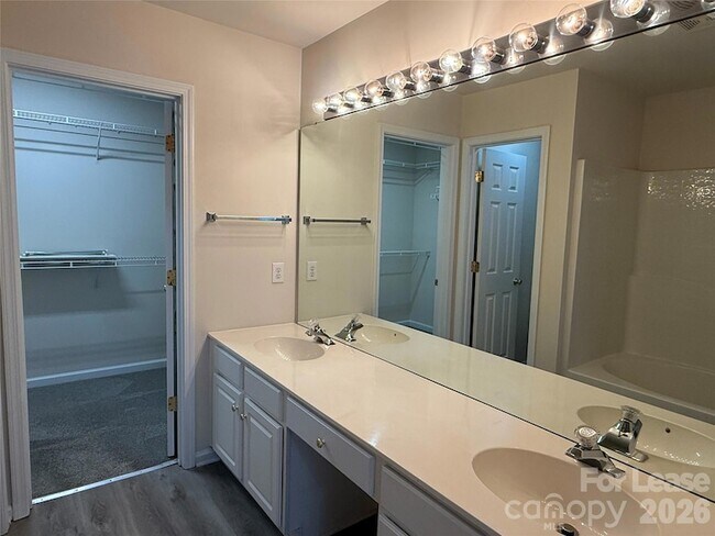 Building Photo - 2146 McKenzie Creek Dr
