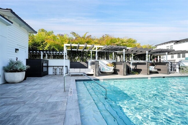 Building Photo - 5351 Bridge St