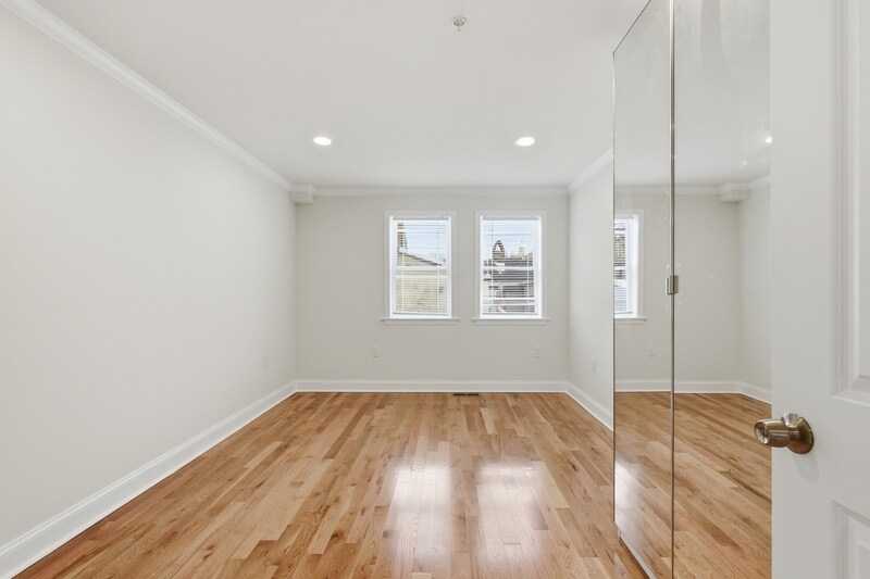 Building Photo - 2210 Cambridge St