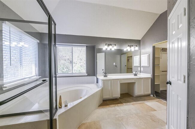 Building Photo - 2509 S Mission Cir