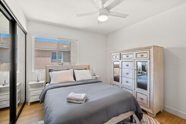 Building Photo - Luxe Spacious Home Near Parks Fully Equipped