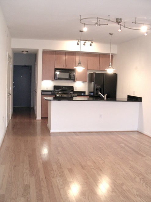 Building Photo - 1001 L St NW