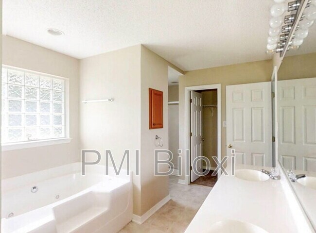 Building Photo - 3514 Farrington Ct