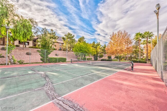 Building Photo - 231 W Horizon Ridge Pkwy