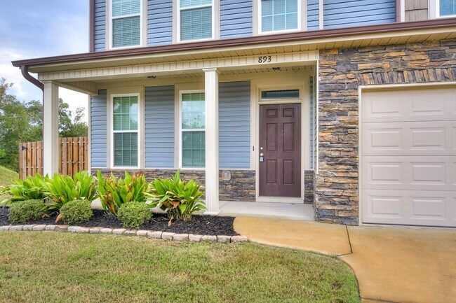 Building Photo - 4 Bedroom 2.5 Bath Canterbury Farms