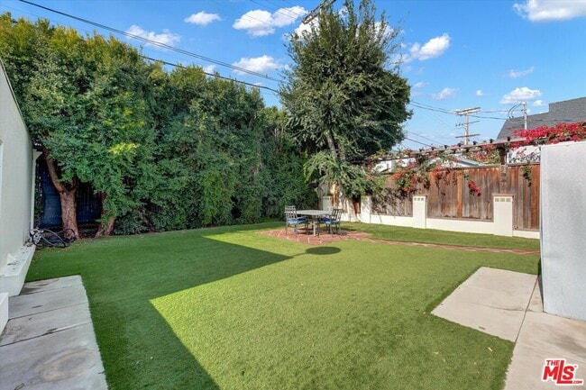 Building Photo - 135 N Gower St