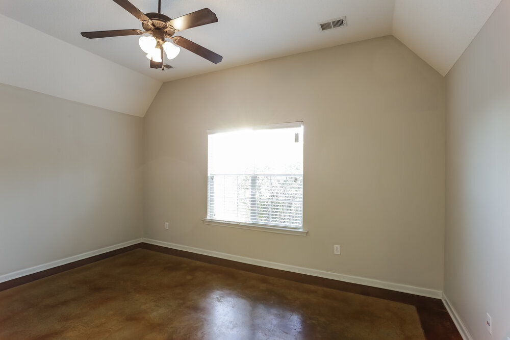 Building Photo - 3044 Magnolia Dr