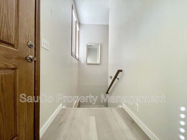 Building Photo - 324 SE 30th Ave