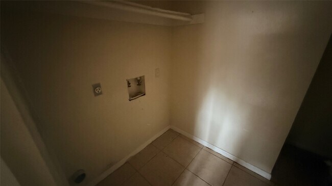 Building Photo - 2155 Hazlitt Dr