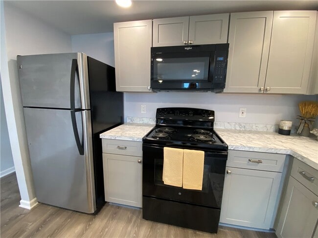 Building Photo - 233 W Commercial St