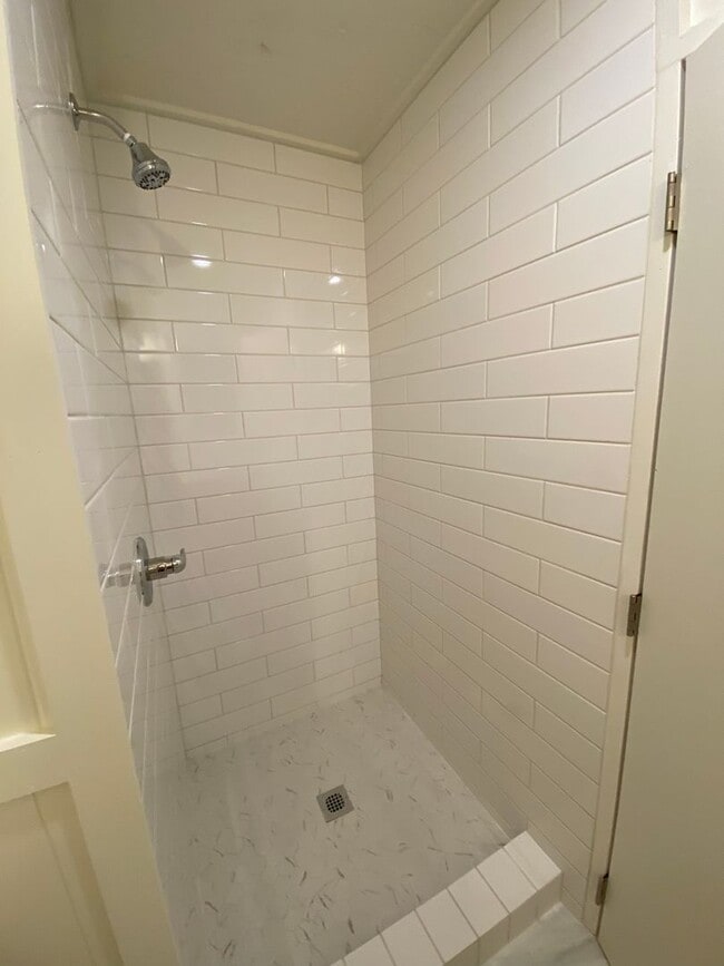 Building Photo - 3 Bedroom 2 Bath home in Hanalei w/Media Room