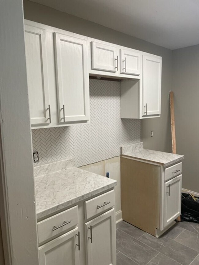 Building Photo - Spacious 3 bedroom 1 bath near Willow and Perkins