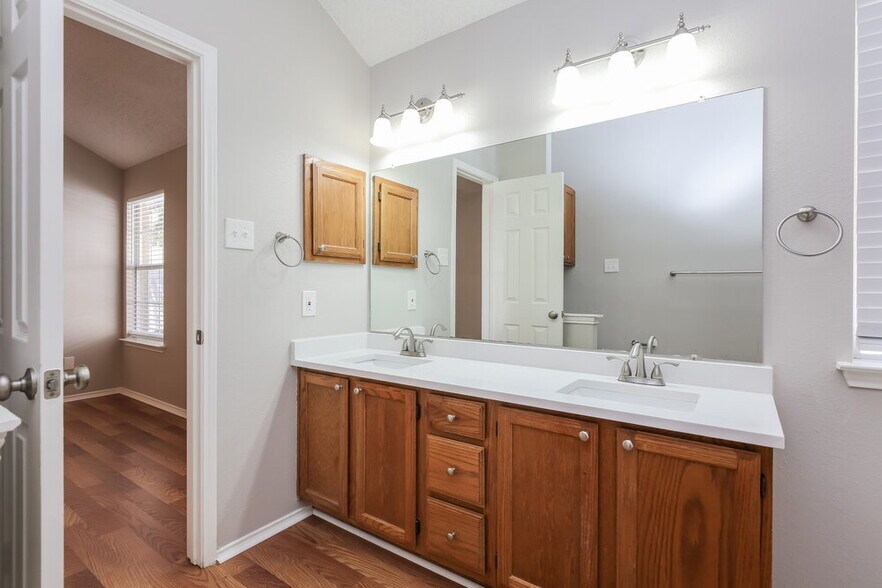 Building Photo - 808 Dawson St