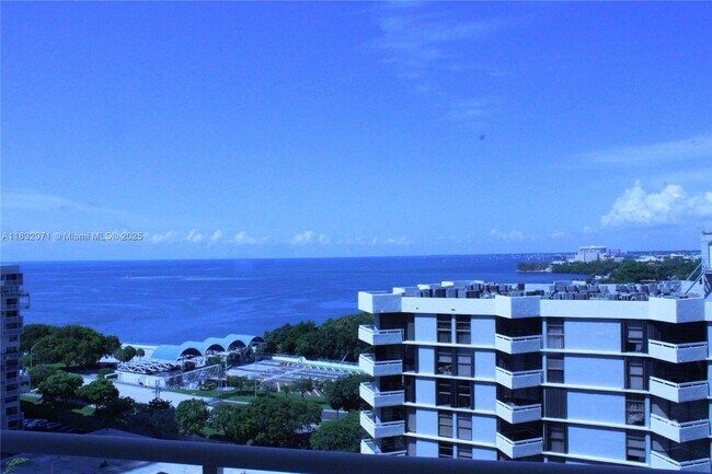 Building Photo - 2475 Brickell Ave