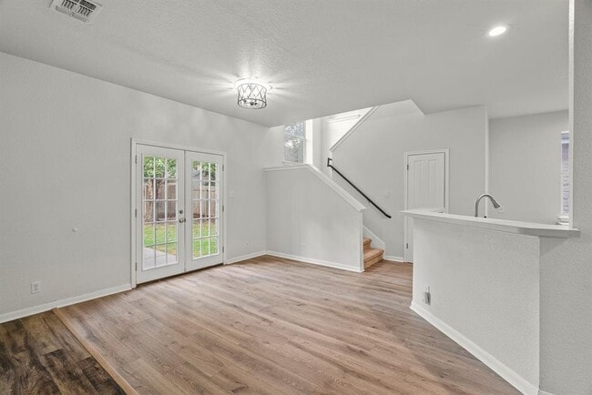 Building Photo - 5639 Taylorcrest Dr