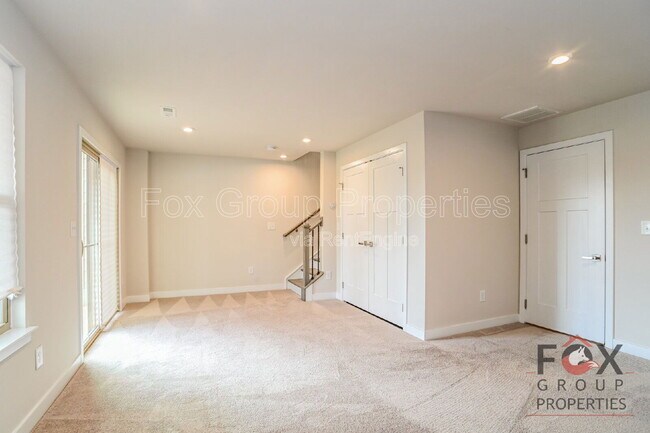 Building Photo - 122 Lanyard Dr