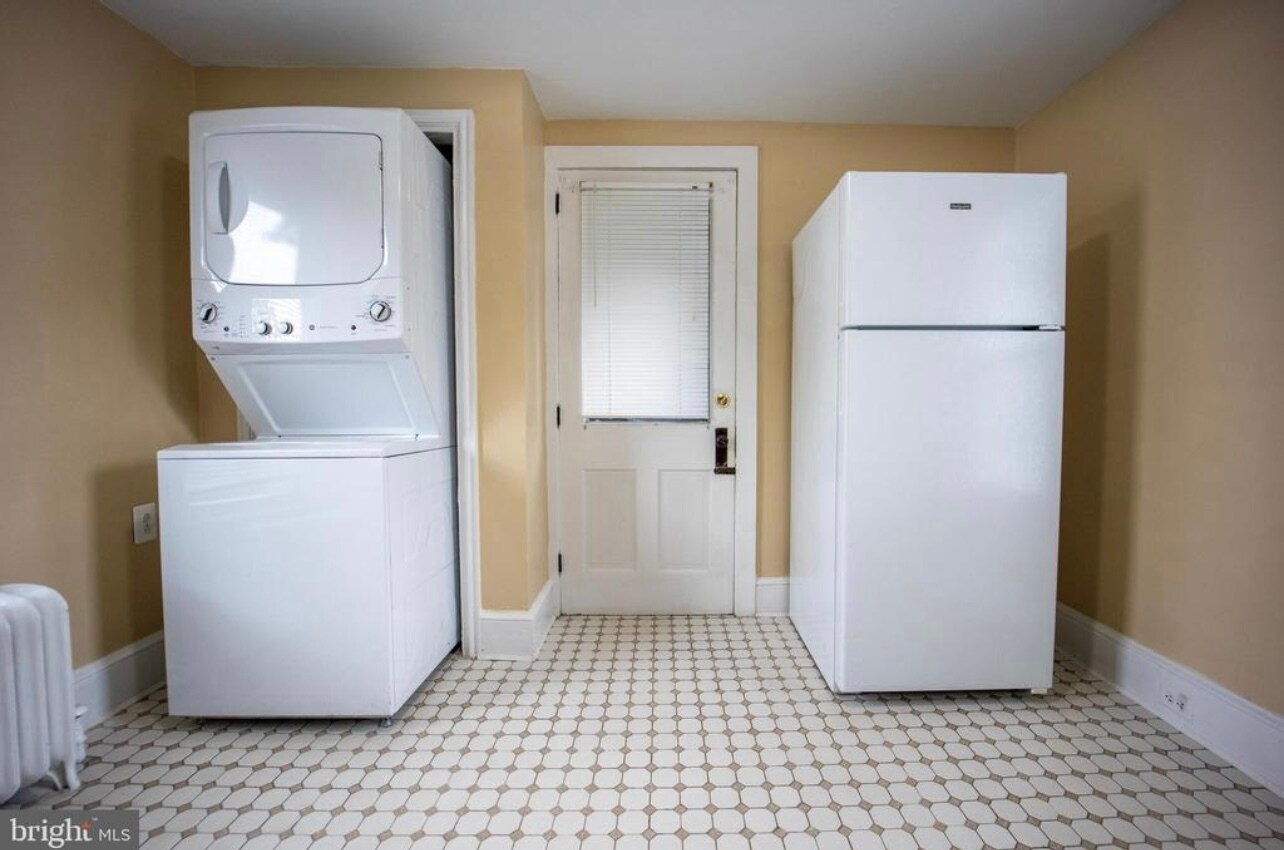 Building Photo - 328 Ridley Ave