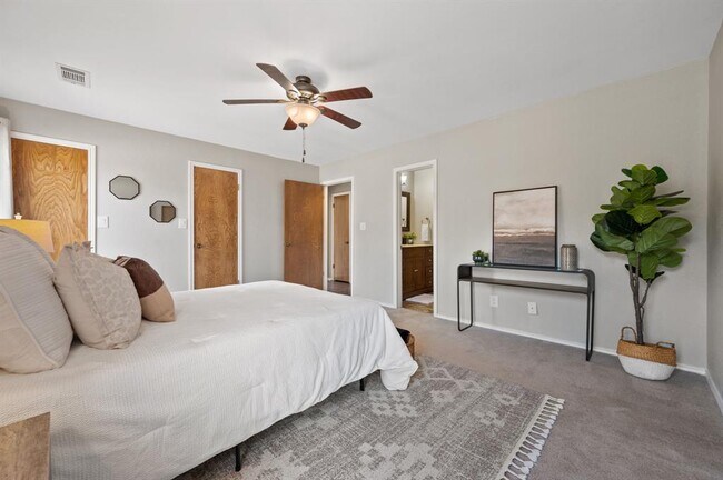 Building Photo - 20807 Boggy Ford Rd