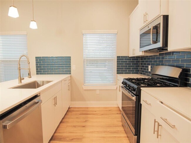 Building Photo - 6014 Fairway St