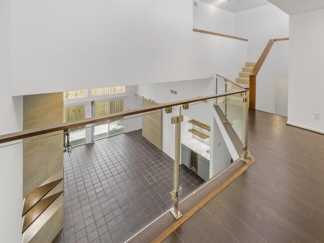 Building Photo - 3407 Roseland St