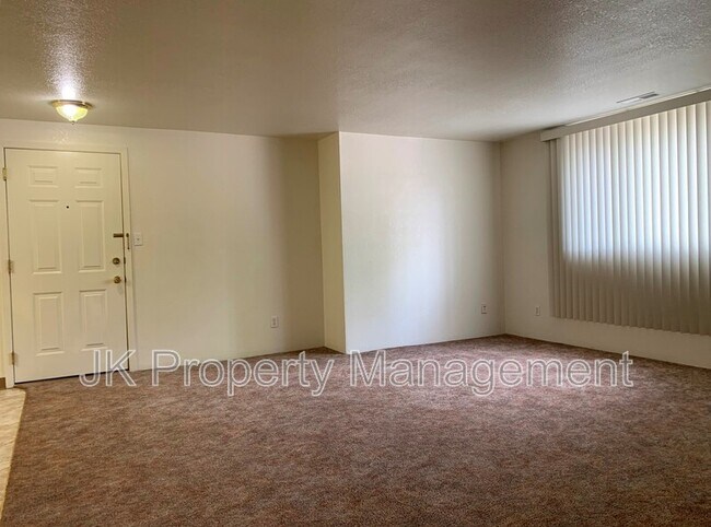 Building Photo - 1612 Sand Ct