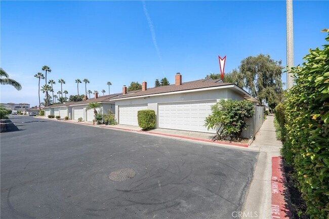 Building Photo - 8231 Deerfield Dr